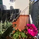 Em Casa Longe De Casa, Tao Bom!