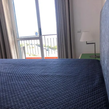 Em Casa Longe De Casa, Tao Bom! *